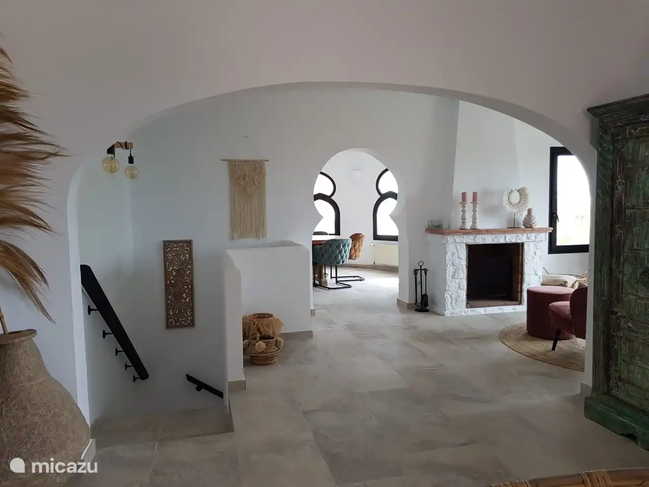 Links die Treppe zur unteren Residenz und zum Schwimmbad