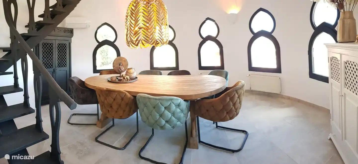 Luxuriöse Stühle im Esszimmer