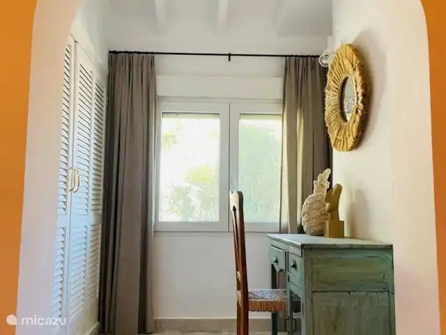 Casa Las Palmeras avec vue sur la mer | Espagne, Costa Blanca, Moraira - villa avec de grandes armoires encastrées