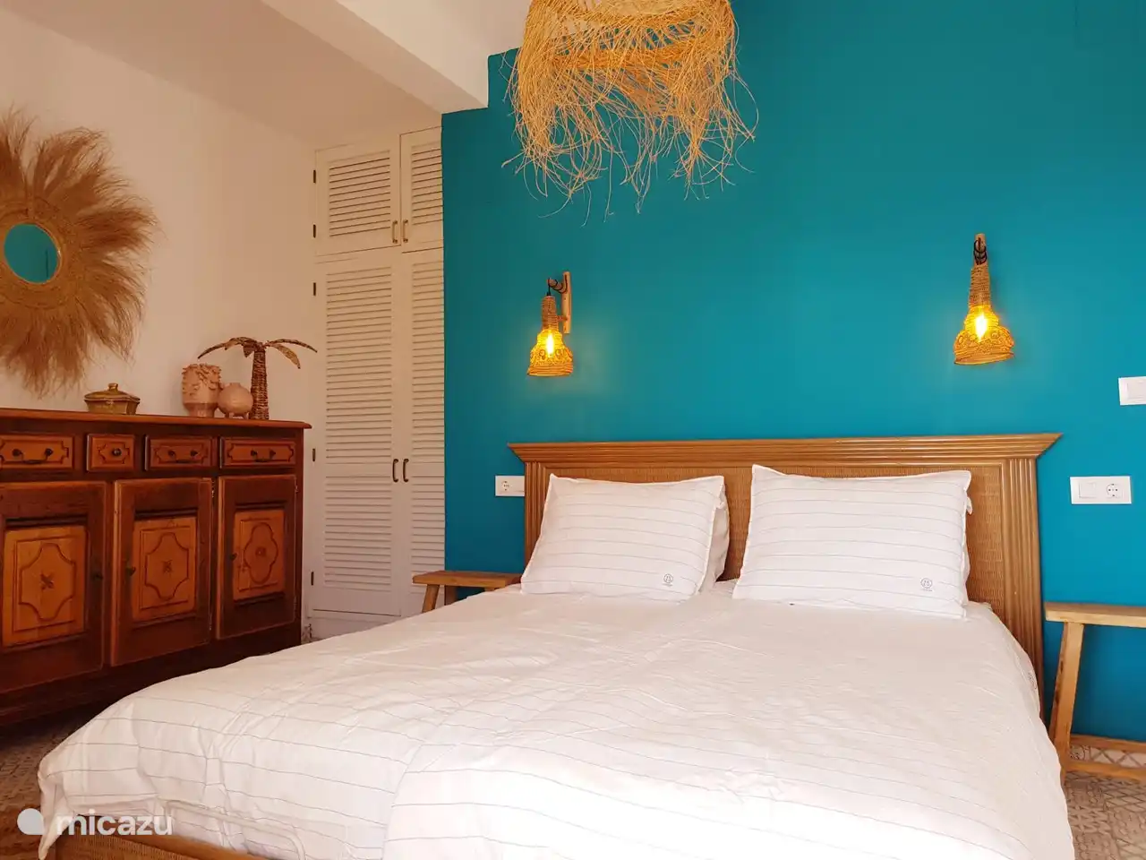 Mit geräumigem Einbauschrank