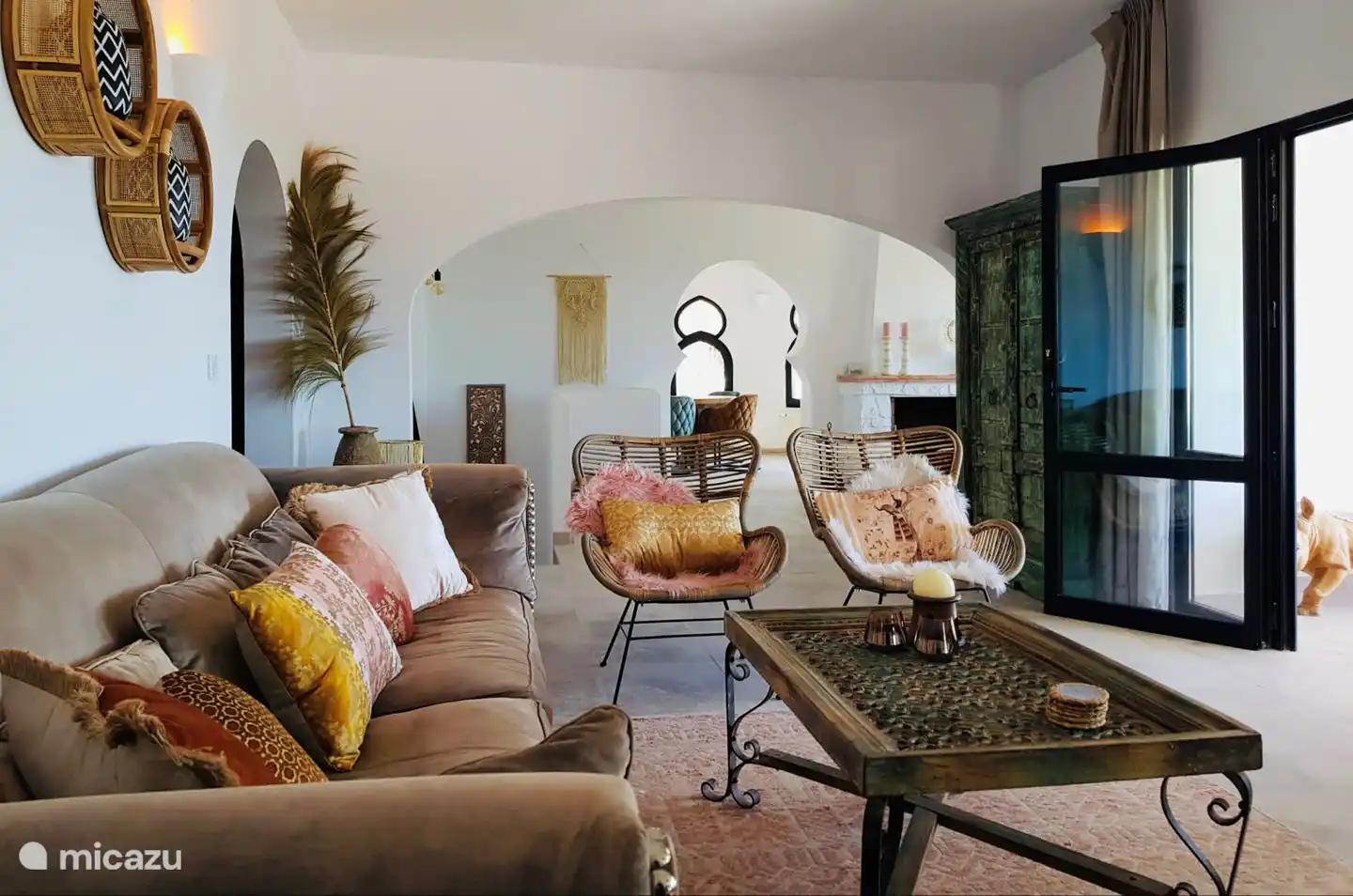 Geräumiges Wohnzimmer