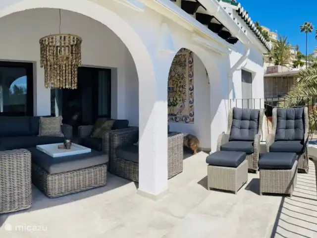 Casa Las Palmeras avec vue sur la mer | Espagne, Costa Blanca, Moraira - villa Vous pourrez également vous asseoir au soleil sur ces 2 fauteuils