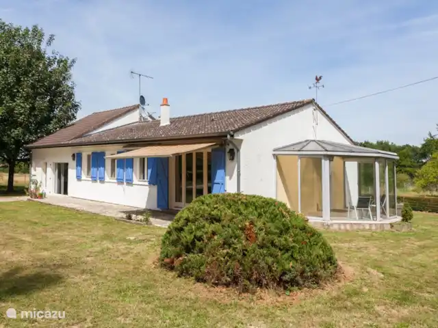 Les Giraudors | France, Loire, Saint-Firmin-sur-Loire - maison de vacances L'autre côté de la maison avec la véranda.