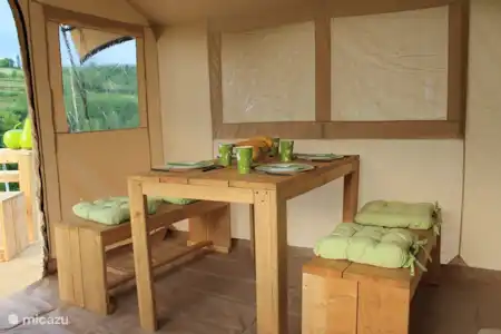 Vakantiehuis Kroatië, Karlovac, Johi glamping / safaritent / yurt Glamping Johi 4 Eethoek