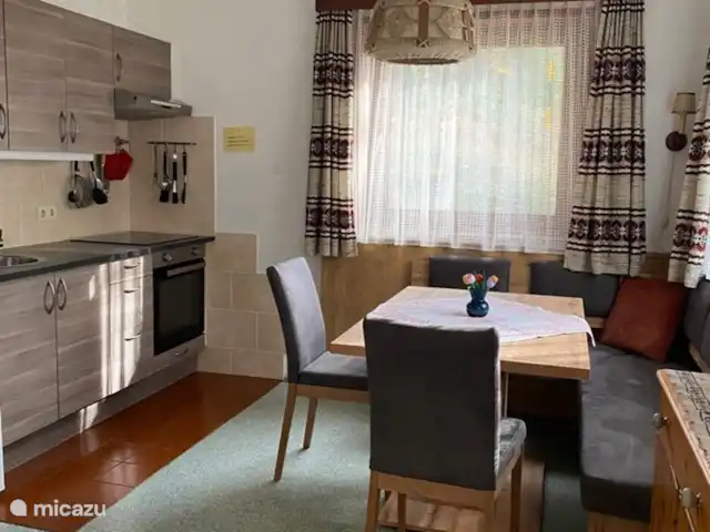 Q alm planta baja en Austria, Tirol, Maurach - chalet Comedor