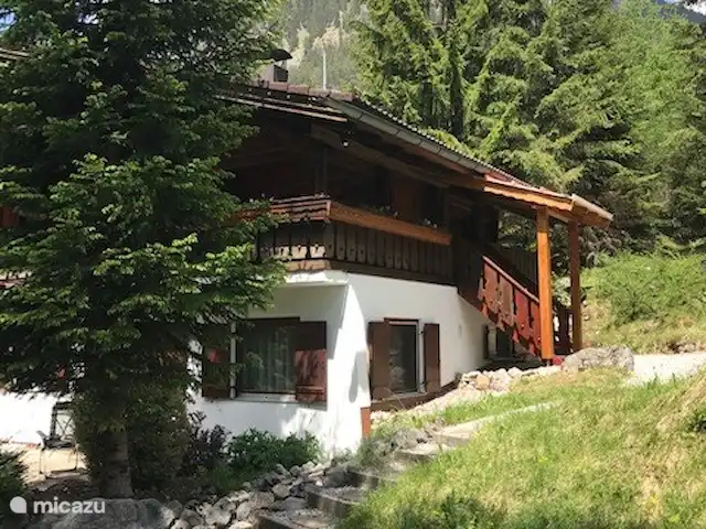 Q alm dernier étage | Autriche, Tyrol, Maurach - chalet Nouveau : auvent au-dessus des escaliers