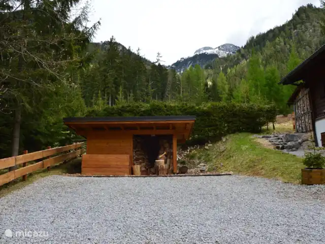 Q alm dernier étage | Autriche, Tyrol, Maurach - chalet Stockage de bois pour poêle à bois autrichien