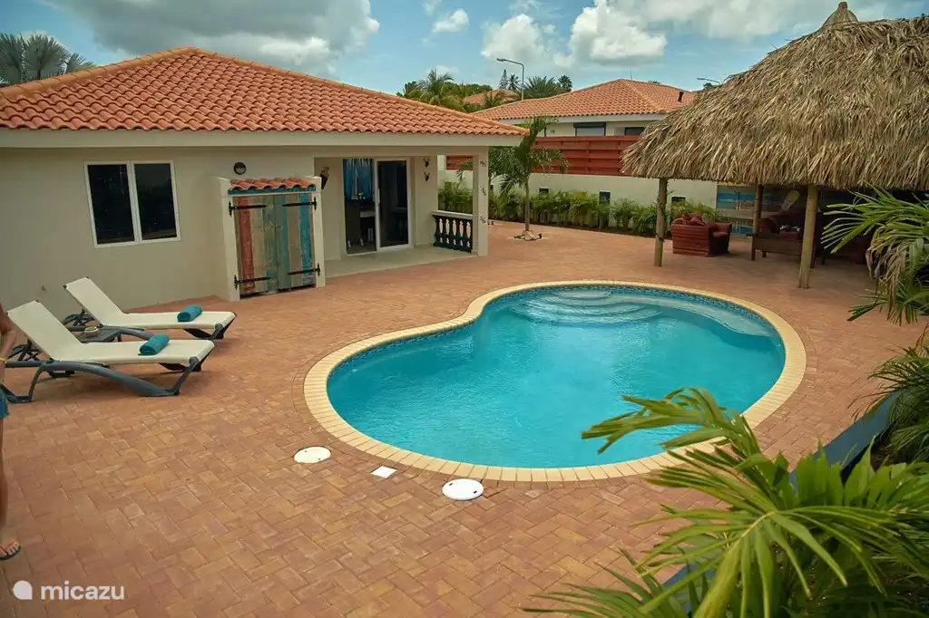 Garden with swimming pool