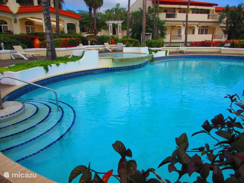 Maison de Vacances Curaçao, Curaçao-Centre, Piscadera Appartement Royal Palm Res. 25C spacieux - app de luxe.