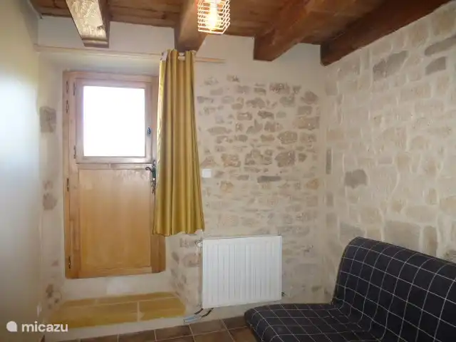 amarie en Francia, Dordoña, Saint-Romain-de-Monpazier - casa vacacional puerta de entrada al interior.