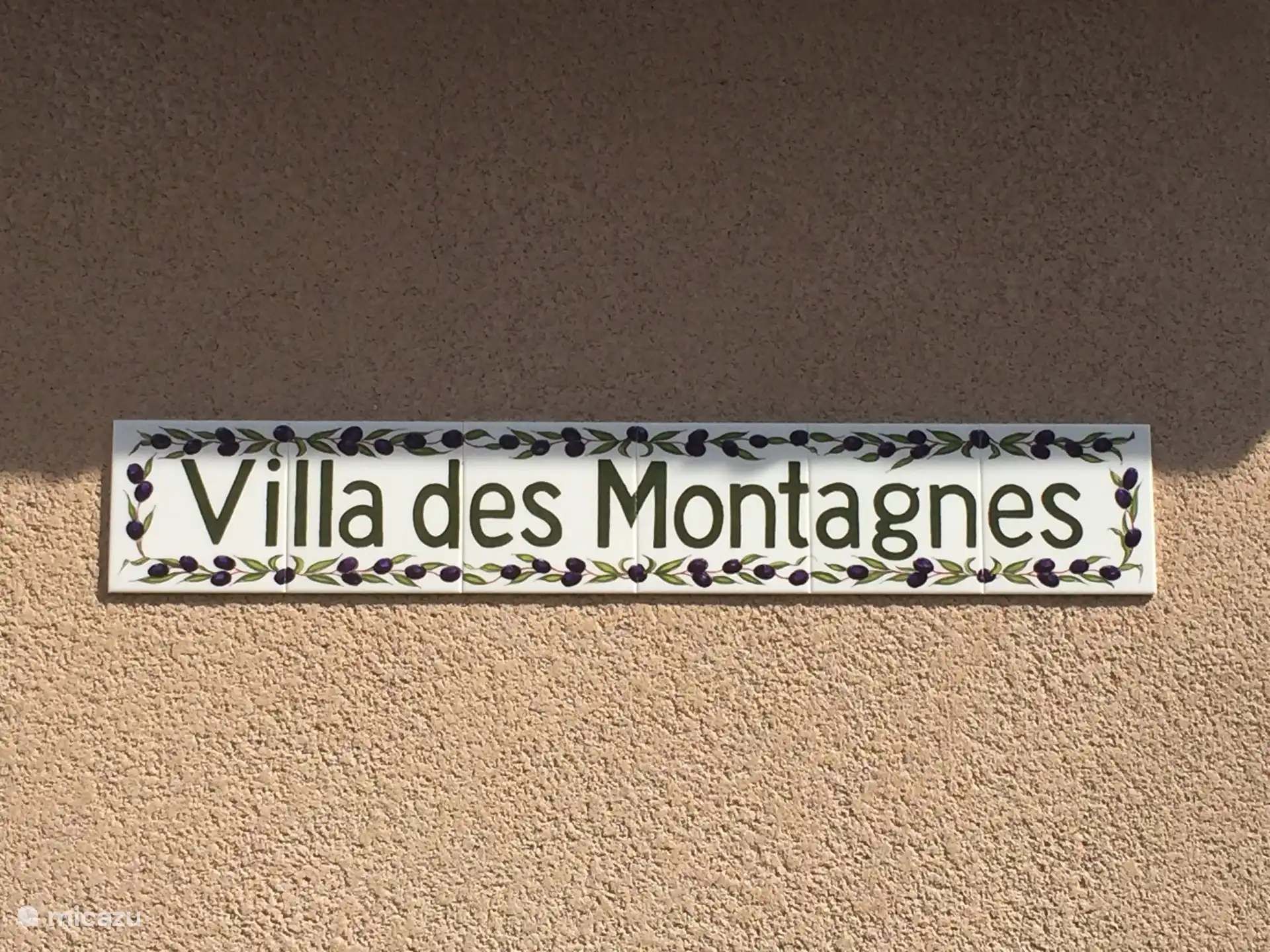 Ons naambord op de gevel, 186 Rue Jean Moulin, Vallon Pont d'Arc