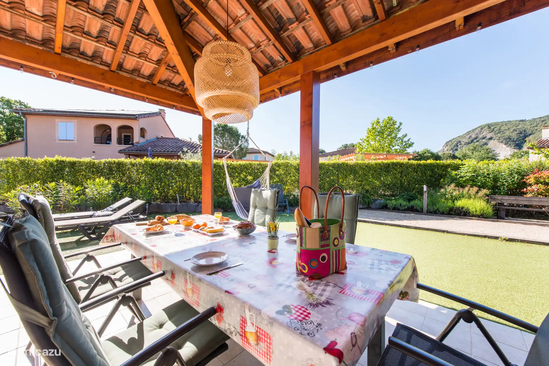 Disfruta bajo el dosel.