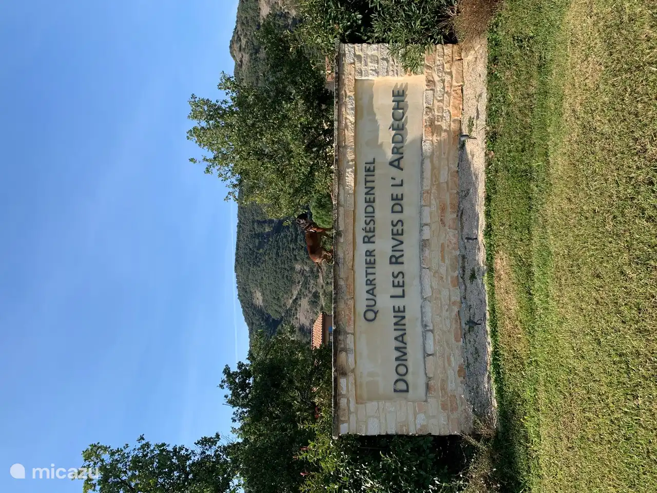Entree van het rustige vakantiepark Domaine Les Rives de L'Ardèche