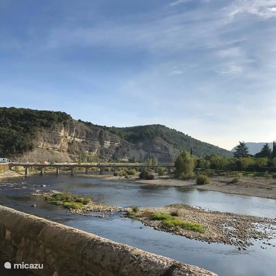Ons Domaine ligt direct aan de rivier de Ardèche