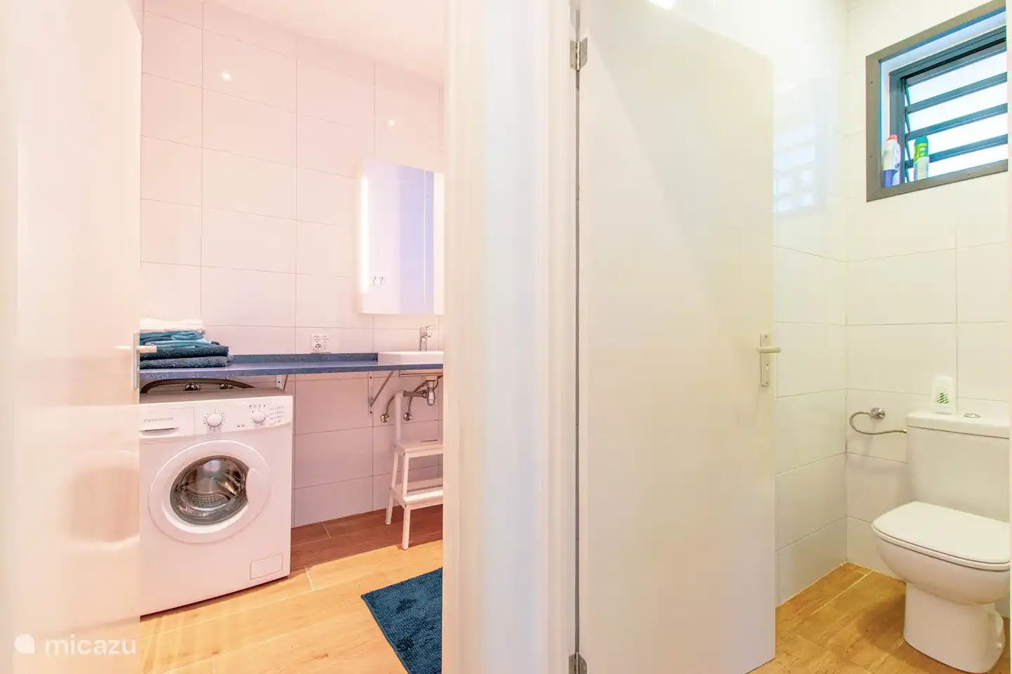 Flur zur Toilette und Bad.