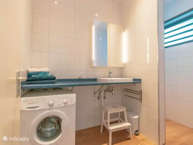 Location de Vacances Suriname, Paramaribo, Paramaribo, appartement - Icare IV salle de bain avec douche à l'italienne avec eau chaude