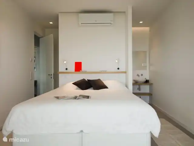 Location de Vacances Portugal, Algarve, Albufeira, appartement - Albufeira, Plage dos Aveiros 75 Petite chambre à l'avant avec espace de rangement, douche, WC et lavabo