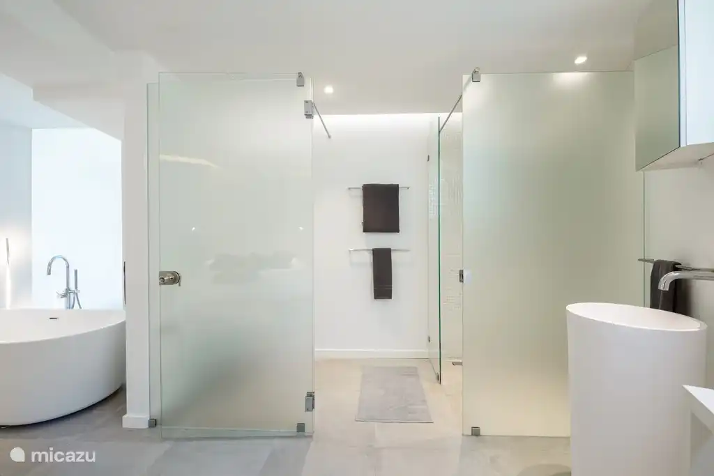 Badezimmer hinteren Schlafzimmer