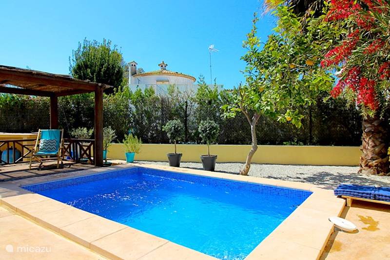 Suradam streepje Kan niet lezen of schrijven Villa, zwembad maar 200m van strand in Alcúdia, Mallorca huren? | Micazu