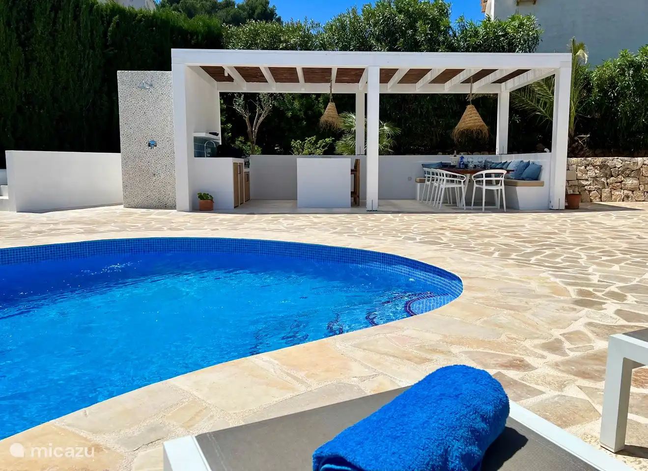 Belle grande piscine