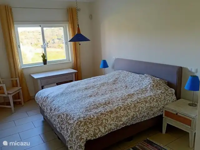 Maison Catherine | Portugal, Algarve, Carvoeiro - appartement chambre en suite avec lits boxspring de qualité