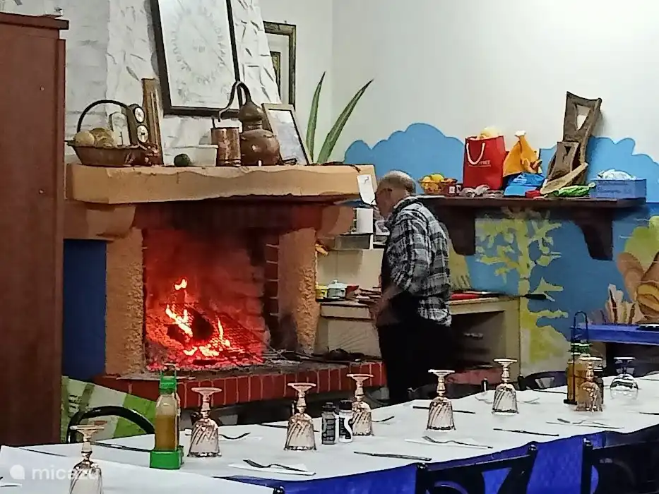 restaurant portugais typique avec poulet Pir Piri sur le gril