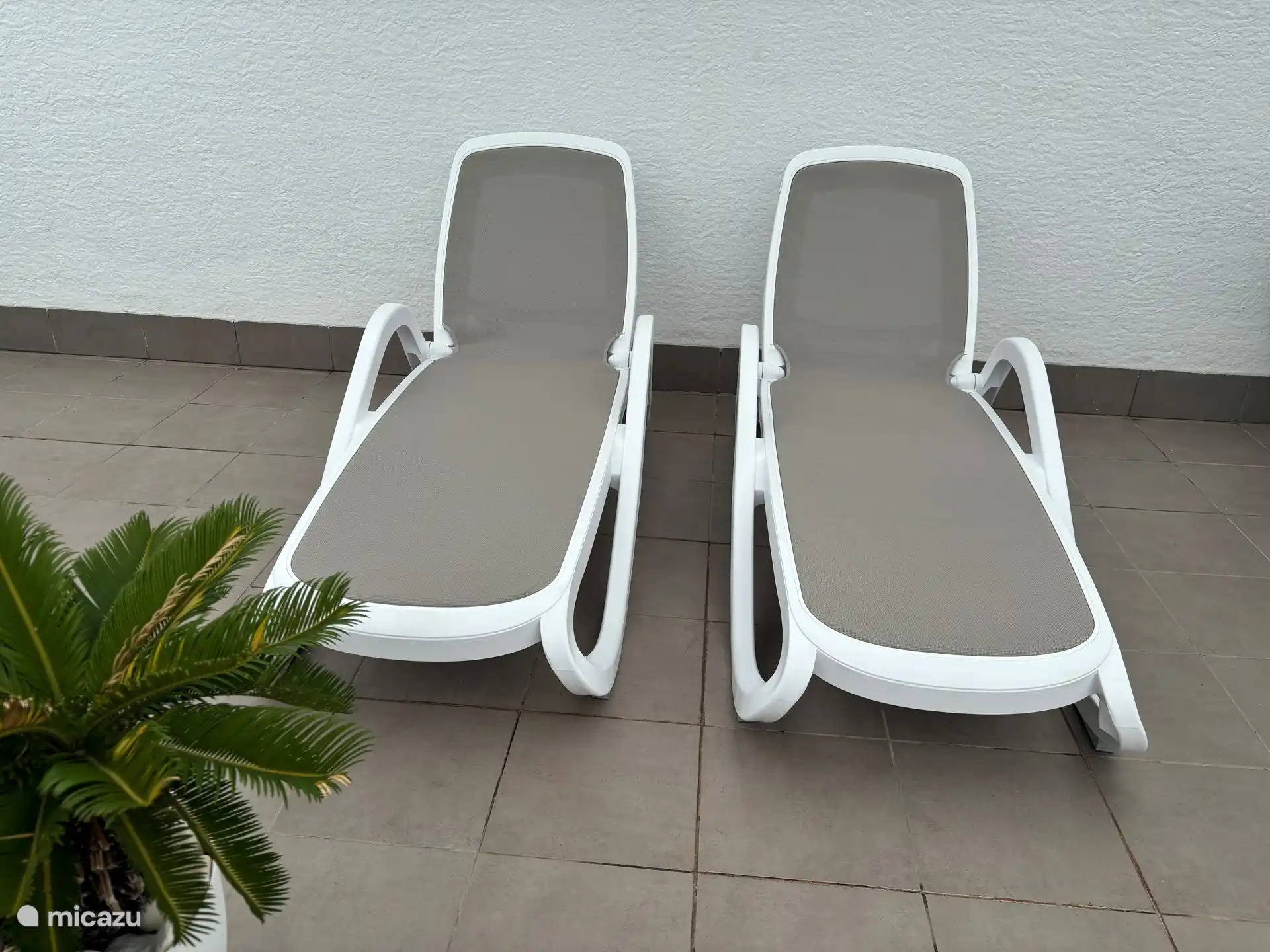 Solarium met 2 relax sunbeds