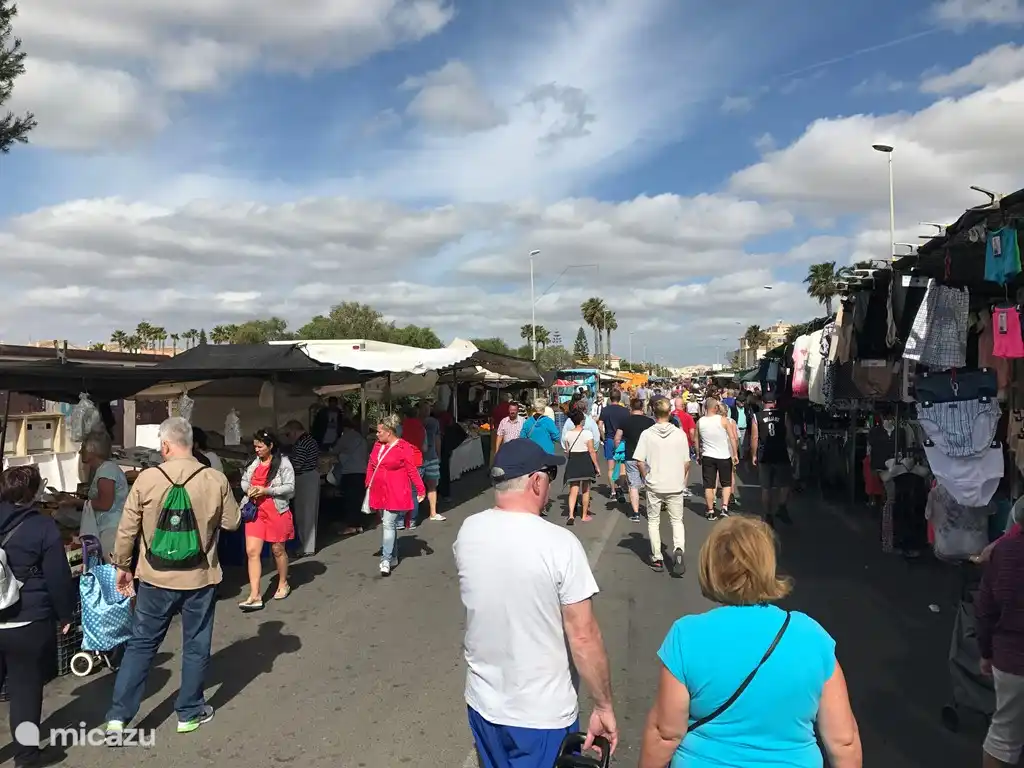 Een van de vele lokale gezellige markten in de buurt