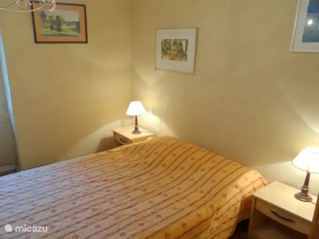 Location de Vacances France, Bouches-du-Rhône, Saint-Étienne-du-Grès, maison de vacances - Maison avec piscine privée et jardin Chambre avec salle de bain attenante