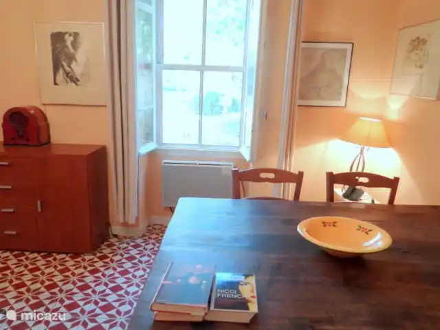 Location de Vacances France, Bouches-du-Rhône, Saint-Étienne-du-Grès, maison de vacances - Maison avec piscine privée et jardin Salon donnant sur jardin