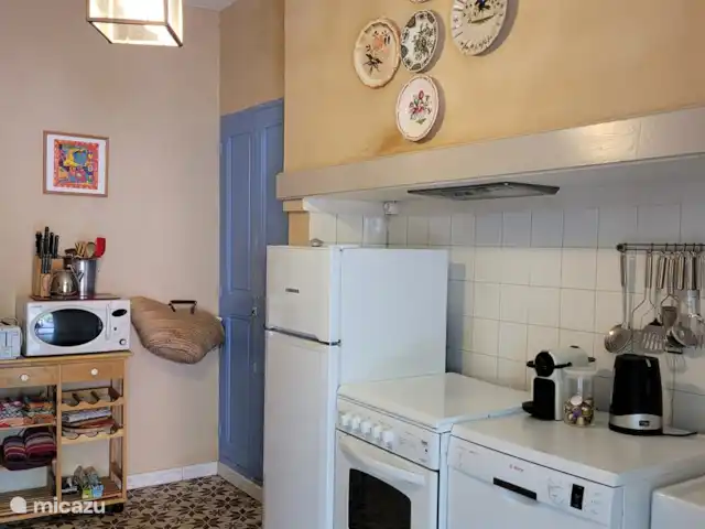 Location de Vacances France, Bouches-du-Rhône, Saint-Étienne-du-Grès, maison de vacances - Maison avec piscine privée et jardin réfrigérateur, cafetière Nespresso, four, micro-ondes, cuisinière à gaz, lave-vaisselle