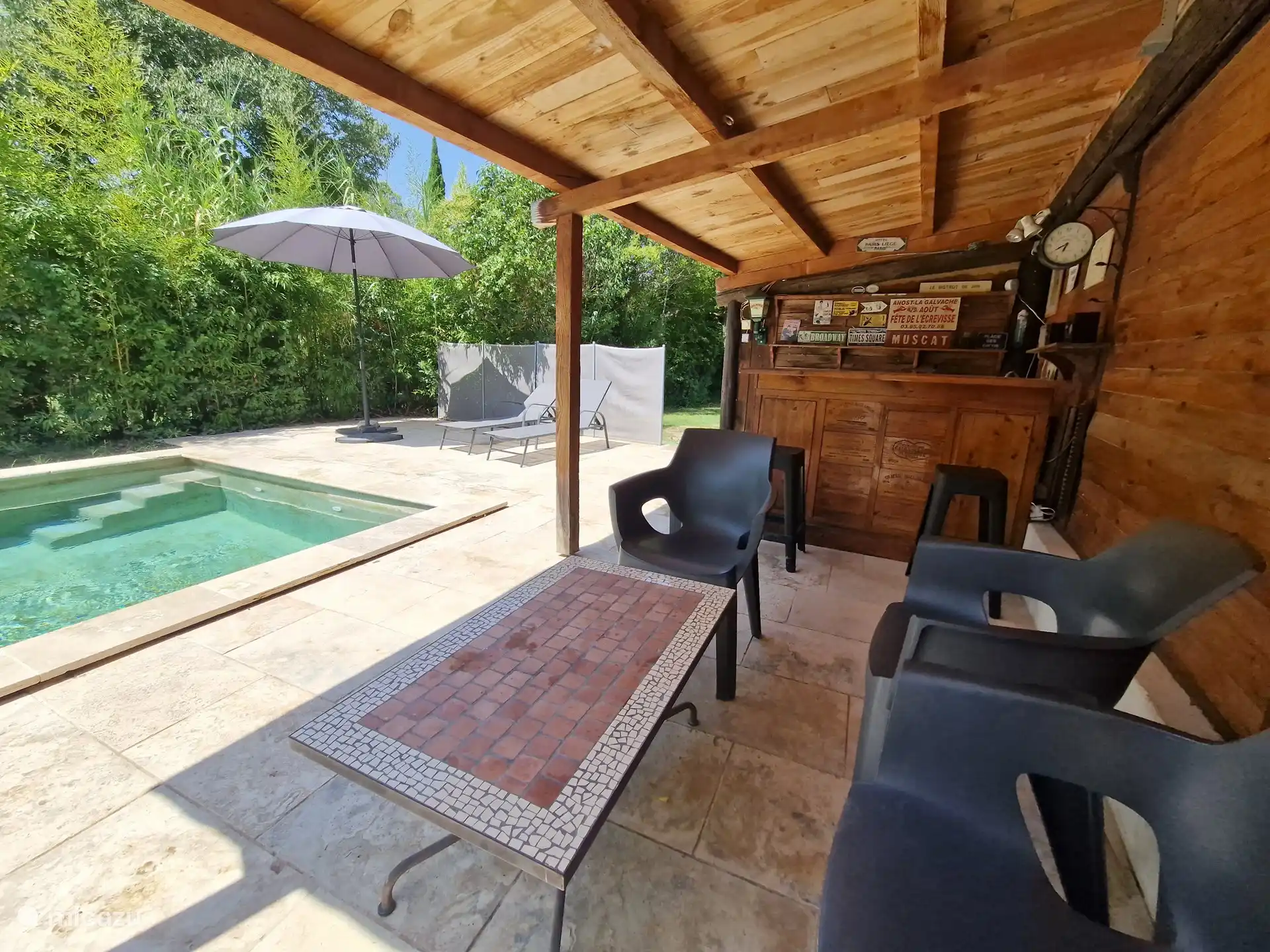 Piscine privée avec pool house