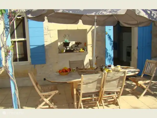 Location de Vacances France, Bouches-du-Rhône, Saint-Étienne-du-Grès, maison de vacances - Maison avec piscine privée et jardin Terrasse