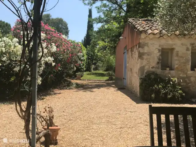 Location de Vacances France, Bouches-du-Rhône, Saint-Étienne-du-Grès, maison de vacances - Maison avec piscine privée et jardin Terrain privé