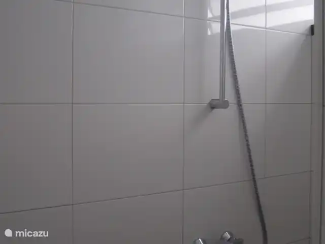 Location de Vacances Suriname, Paramaribo, Paramaribo, appartement - Icare VI la douche à l'italienne avec robinet thermo.
