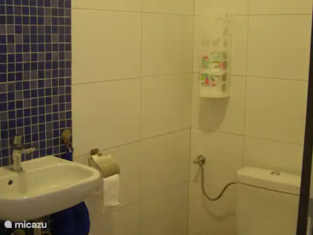 Location de Vacances Suriname, Paramaribo, Paramaribo, appartement - Icare VI Toilettes séparées avec système d'extraction mécanique.