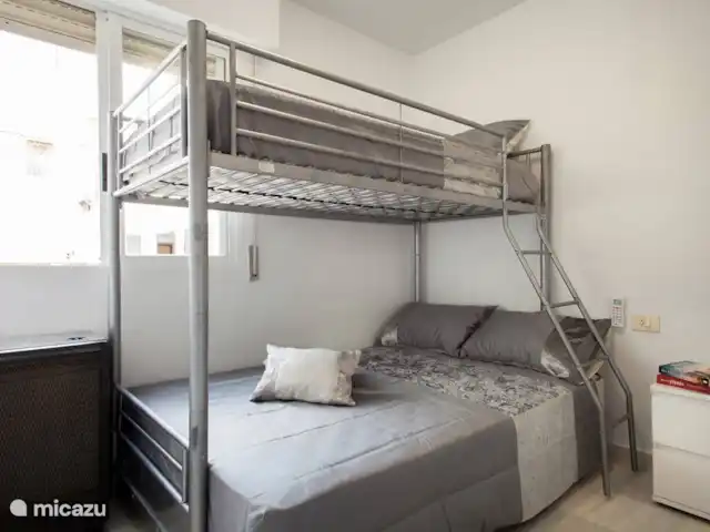 penthouse huren in Spanje, Costa Blanca, La Mata – Jardin del Mar Slaapkamer met 1 dubbel bed en 1 eenpersoonsbed