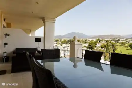 Vakantiehuis Spanje, Costa del Sol, Marbella appartement Appartement Aloha Gardens Terras met uitzicht