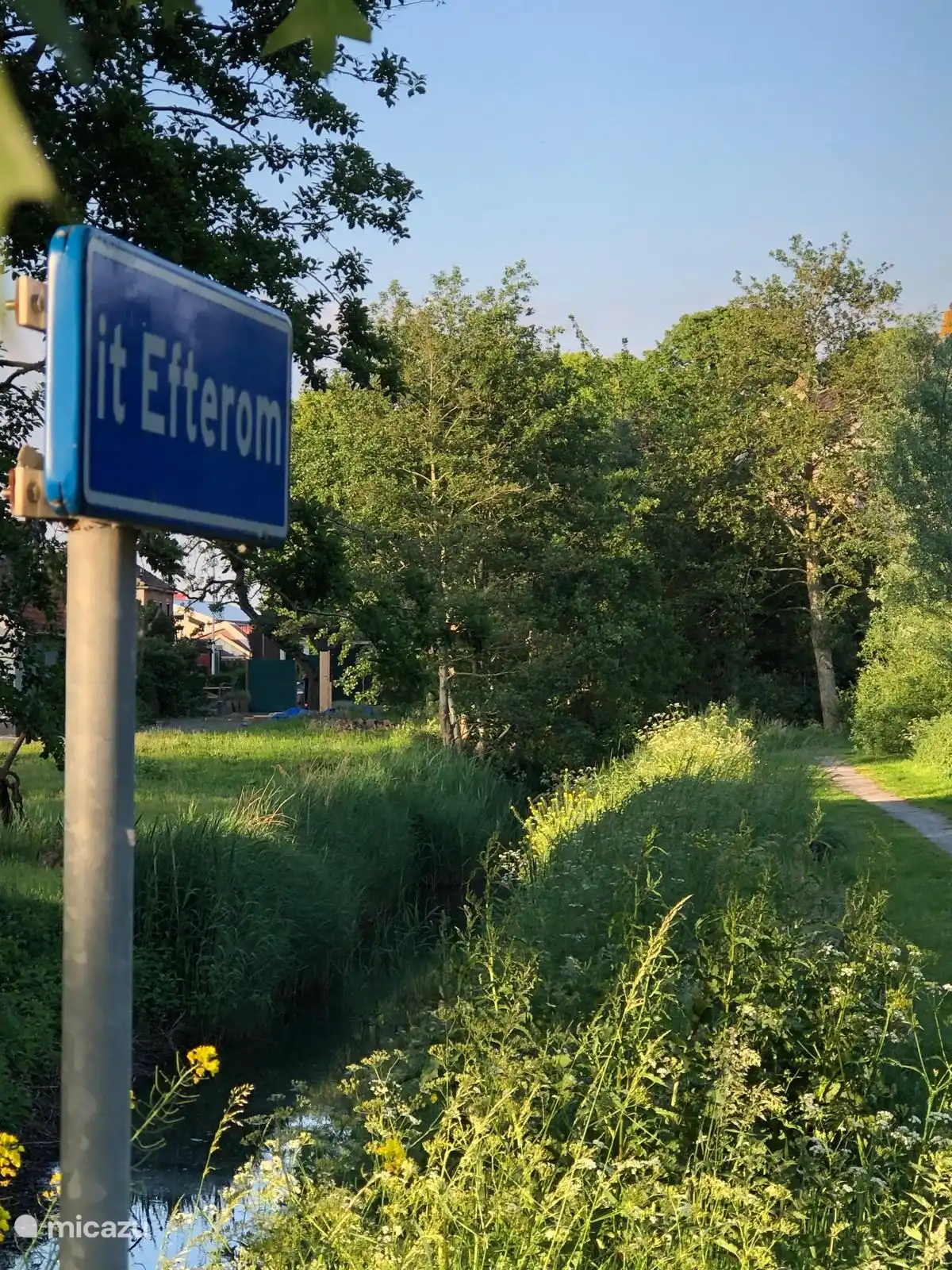 Treidelpfad neben der Villa Overstag