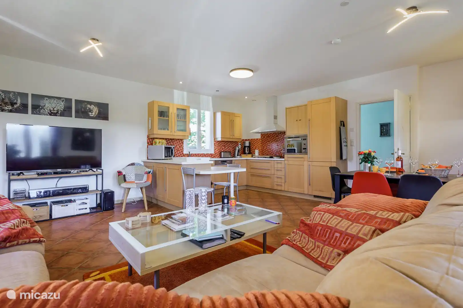 Woonkamer met open keuken