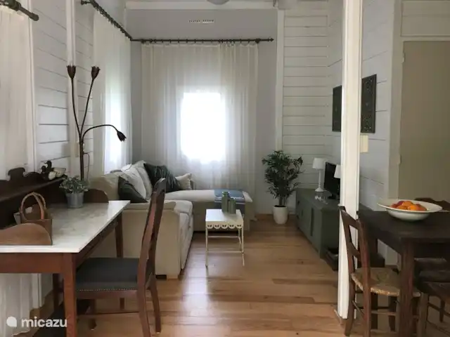 Chalet Château le Verdoyer 4**** | France, Dordogne, Champs-Romain - chalet Le canapé-lit offre beaucoup d’espace