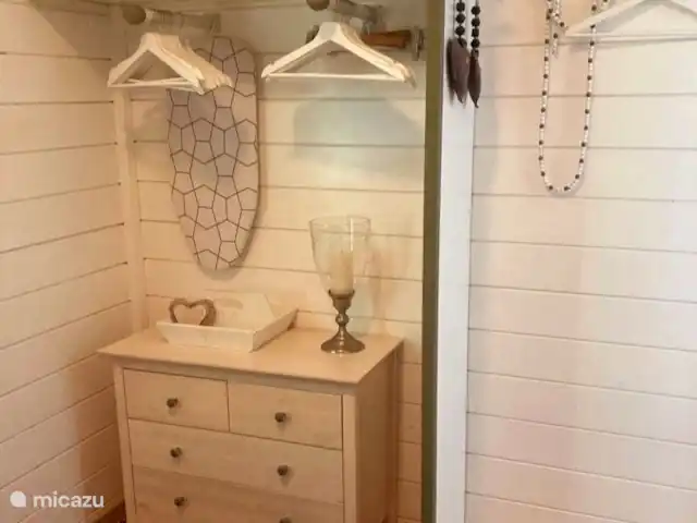 Chalet Château le Verdoyer 4**** | France, Dordogne, Champs-Romain - chalet Armoire encastrée, planche et fer à repasser