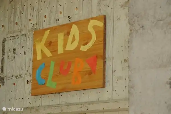 Situado en el centro del parque hay un club infantil