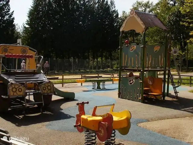 Chalet Château le Verdoyer 4**** | France, Dordogne, Champs-Romain - chalet Pour les plus petits