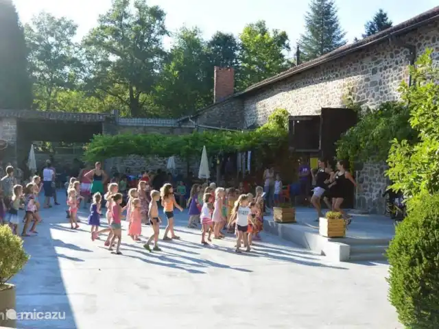 Chalet Château le Verdoyer 4**** | France, Dordogne, Champs-Romain - chalet Des enfants heureux signifient des parents heureux