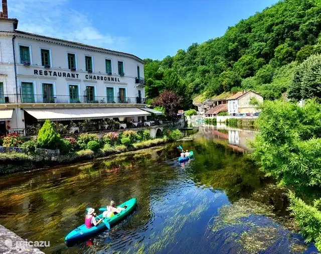 &#191;Te apetece una actividad? Alquilar una canoa en el hermoso Brantome
