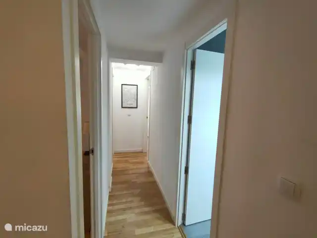 Apartamento a 500m de la playa en España, Valencia, Valencia, España - apartamento Pasillo a dormitorios y baño.