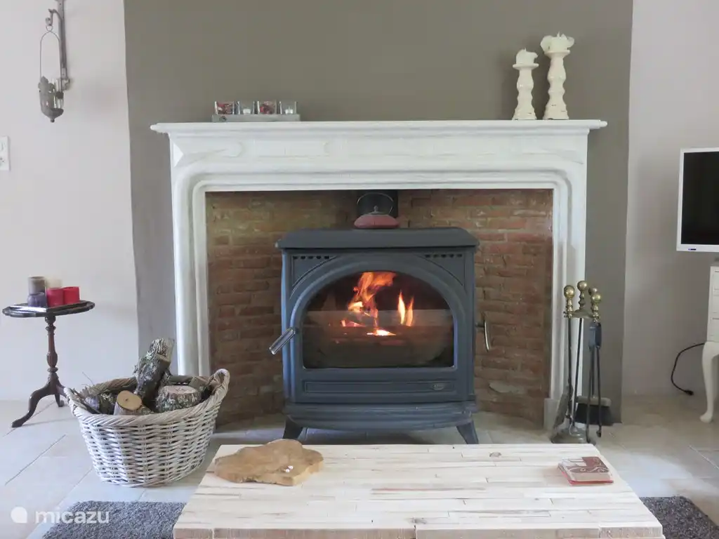 als het in mei nog wat te fris is 
`s avonds, dan warmt de houtkachel heerlijk bij