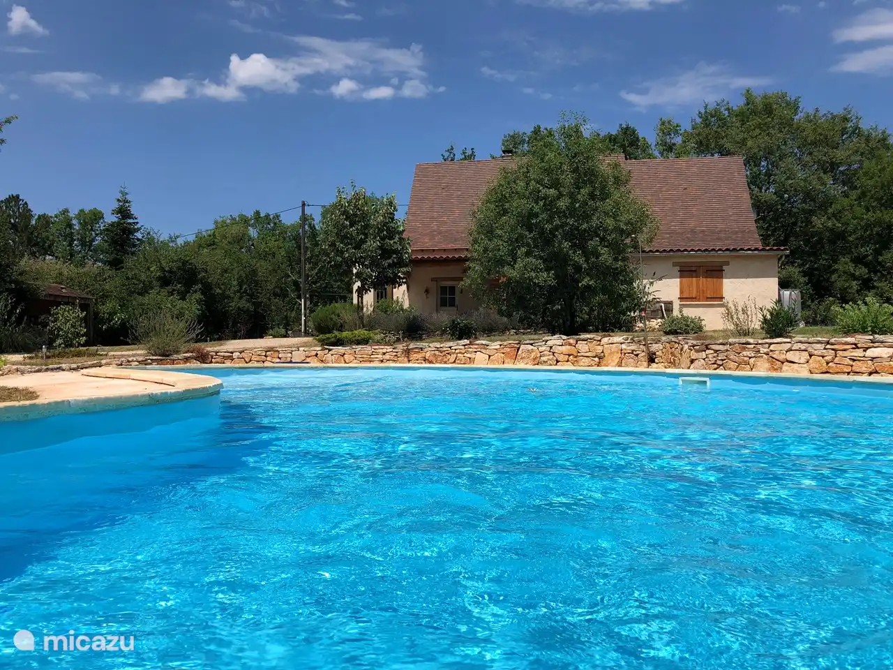 zicht vanuit achter tuin