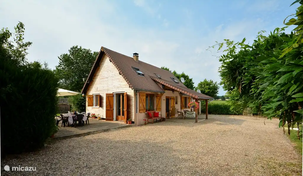 Rent L Atelier At Les Lavandes In Sarrazac Dordogne Micazu